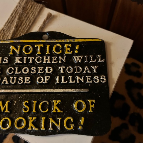 Vintage cast metal wall trivet, farmhouse, kitsch, kitchen closed sick cooking - Picture 3 of 4